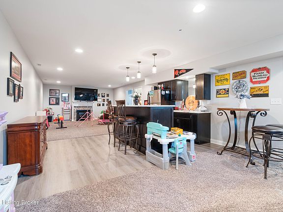 4th image of 251 Wood Rock Ct