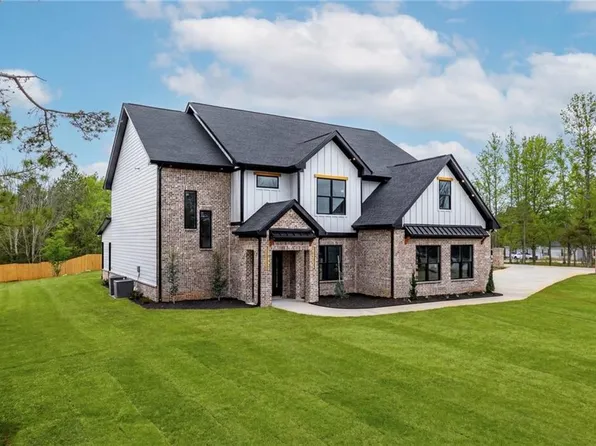 47 Mangum Ln, Pendergrass, GA 30567
