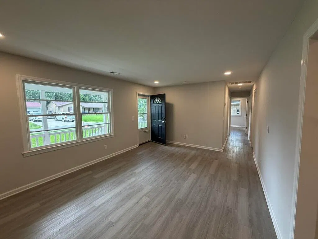 3 bed, 2.0 bath, 1100 sqft, $1,900 — Photo 2