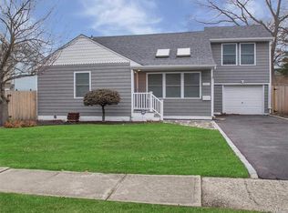 11 Pratt St, West Babylon, NY 11704