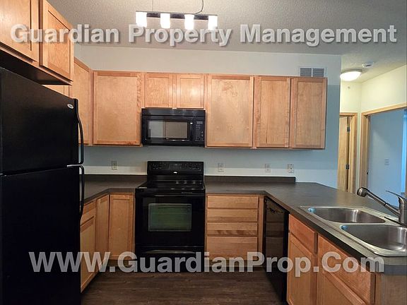 3rd image of 811 4th St SE APT 310