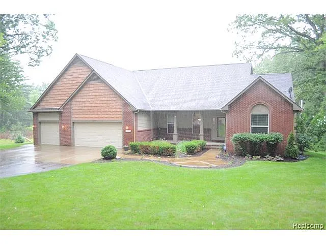 1822 Wixom Trl photo 1
