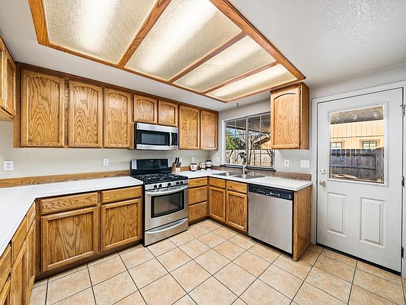 5th image of 2740 Ganyon Dr