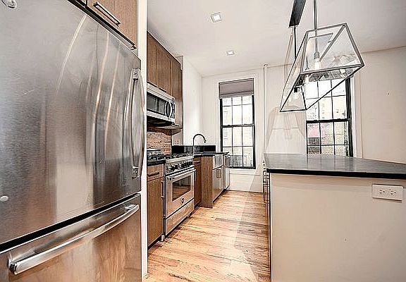 4th image of 300 Bleecker St APT 2C