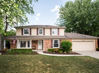 16302 Winchester Dr, Northville, MI 48168