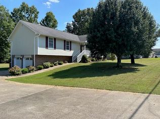 10010 Hunter Trace Dr, Soddy Daisy, TN 37379