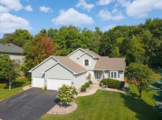 9014 Heatherton Ridge Dr, Savage, MN 55378