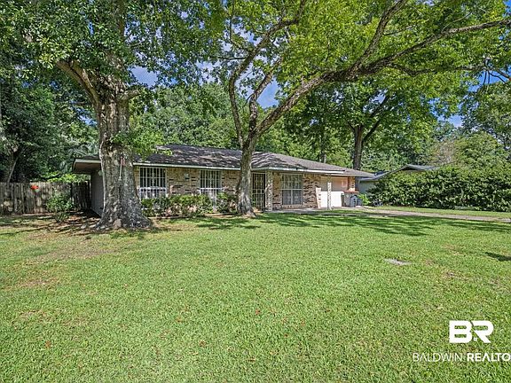 3rd image of 913 McGee Cir