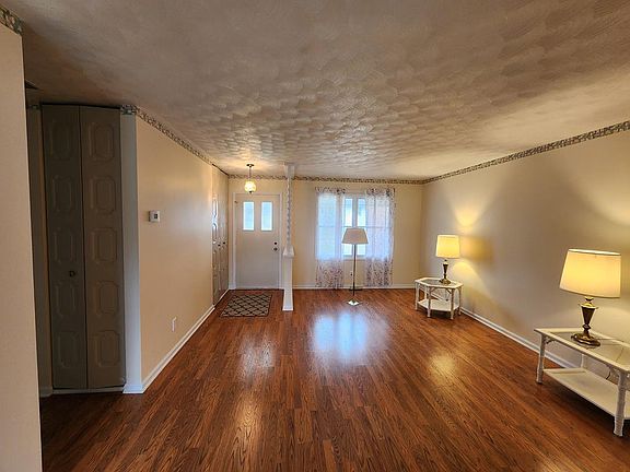 3rd image of 1300 Woodrow Ave