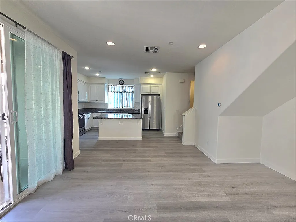 3 bed, 2.5 bath, 1668 sqft, $3,500 — Photo 4