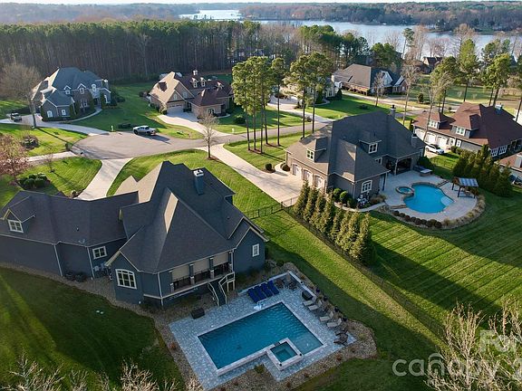 2nd image of 147 Castle Dr