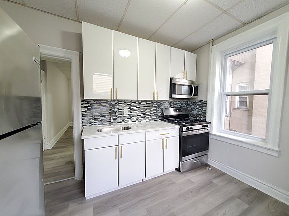 3rd image of 943 Pavonia Ave APT 21