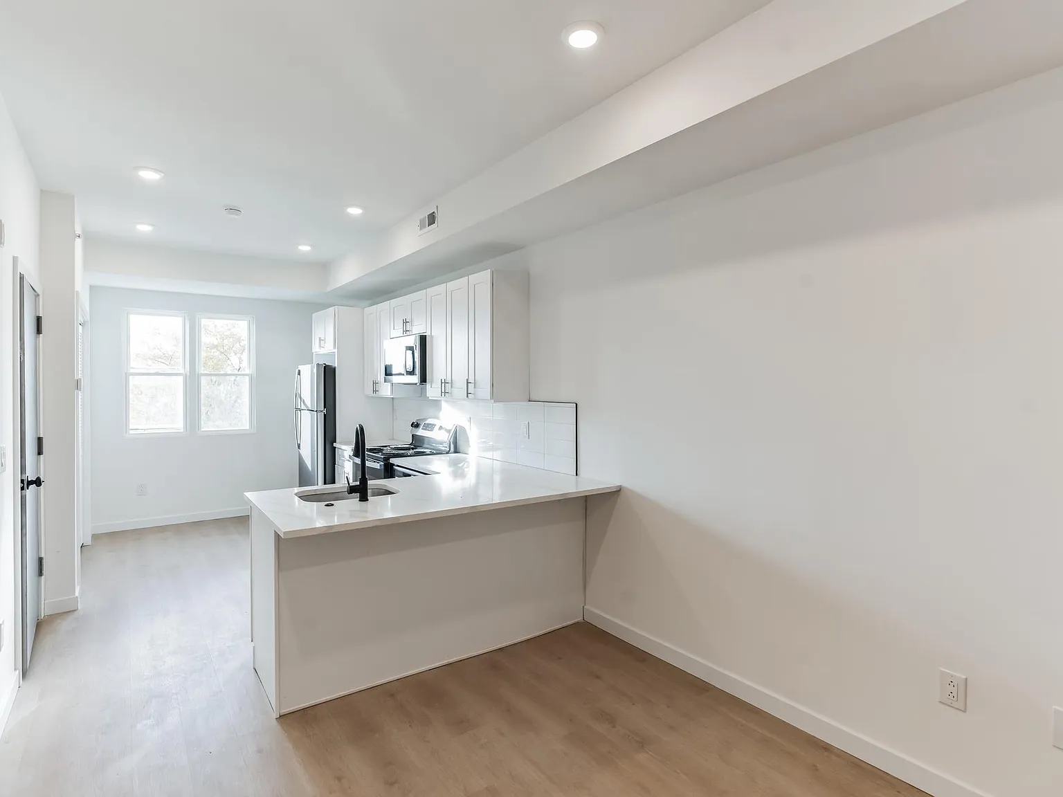 1 bed, 400 sqft, $1,400 — Photo 1