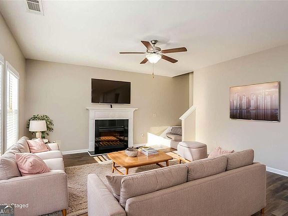 3rd image of 870 Walnut Woods Dr