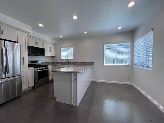 4th image of 14055 Honeysuckle Ln #1/2