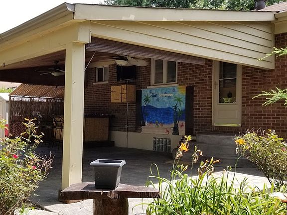 3rd image of 2728 Pineview Dr