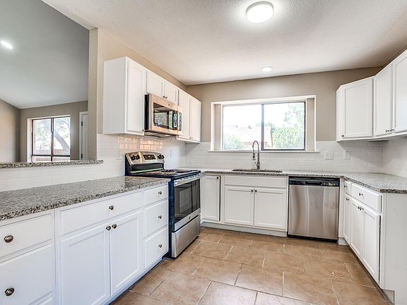 4th image of 2678 Fairmont Dr