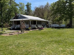 52 Eds Park Dr, Hinton, VA 22831