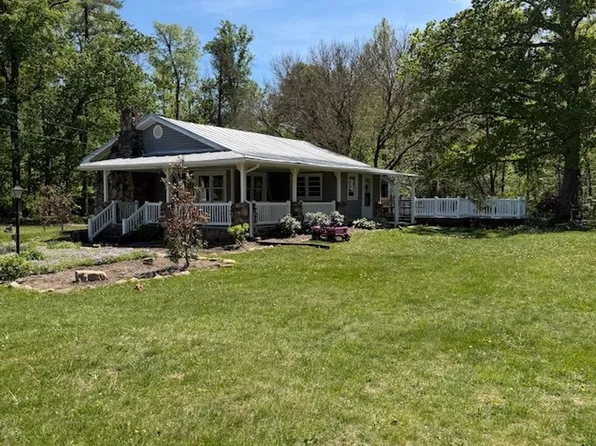 52 Eds Park Dr, Hinton, VA 22831