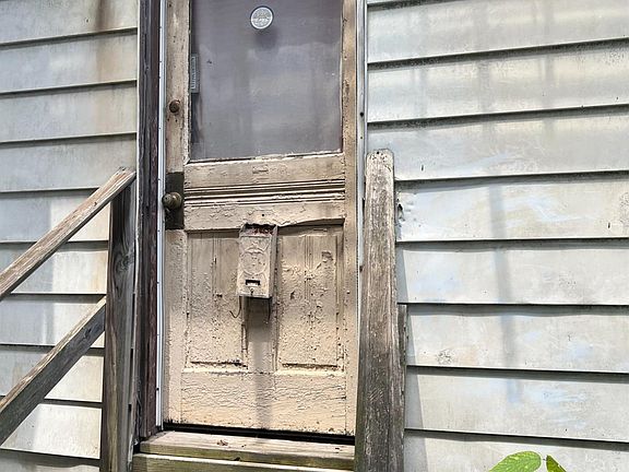 4th image of 2315 Kenton St