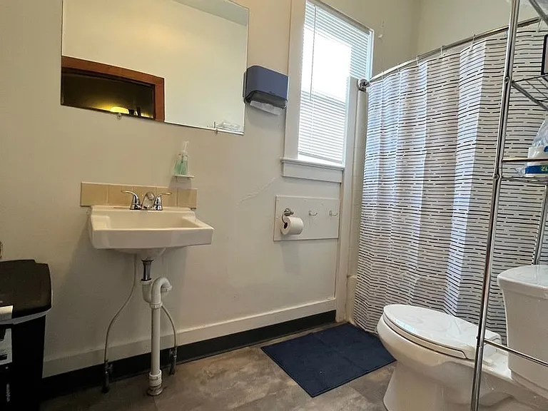 340 Jefferson St #201 — Photo 13