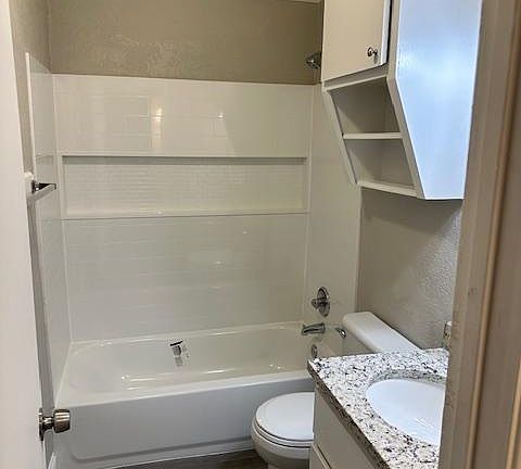 5th image of 1214 Baylor Ave APT 204