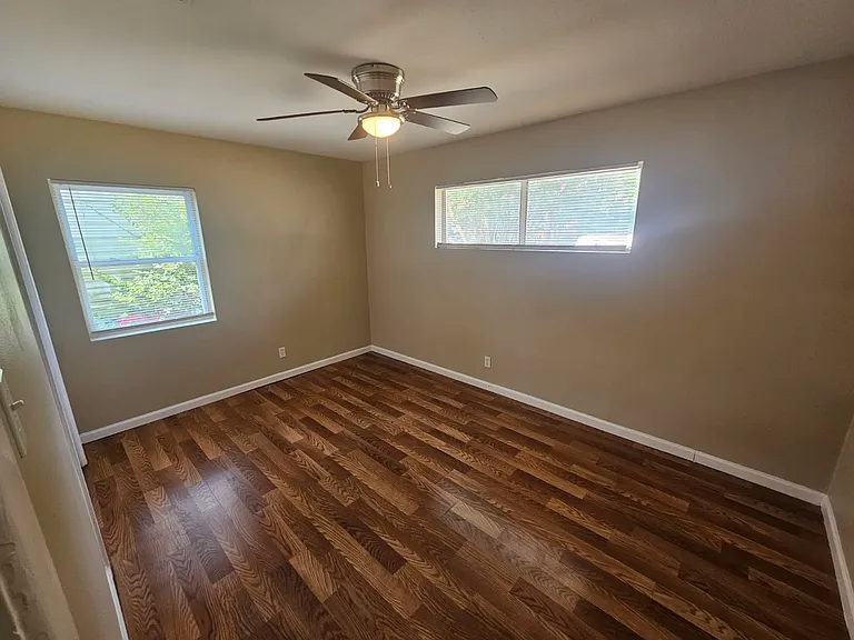 1100 Powell Cir — Photo 6