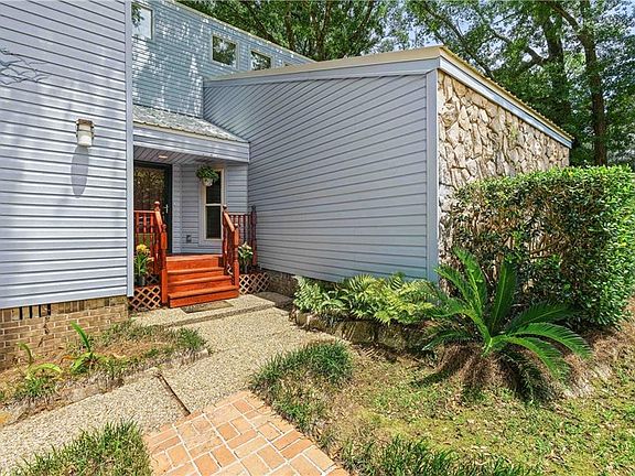 2nd image of 2201 Knollwood Drive