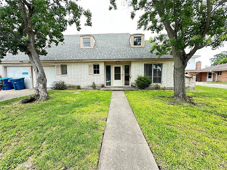 128 Fulton Pl — Photo 2