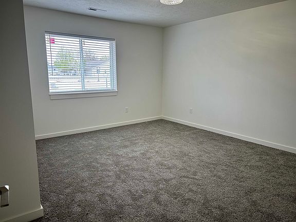 4th image of 801 Cocoa Ct #B