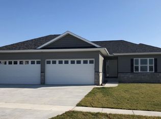 6104 S 97th St, Lincoln, NE 68526
