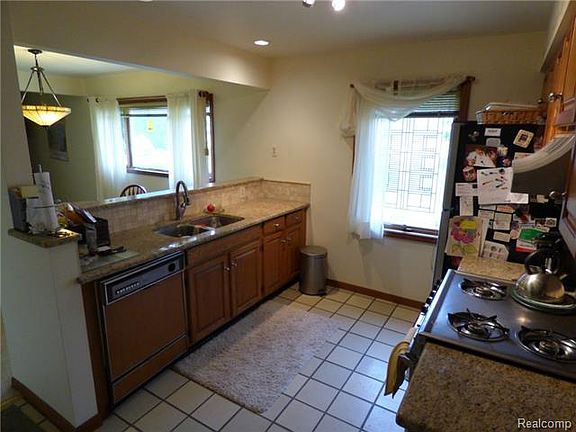 5th image of 31583 Alameda Dr