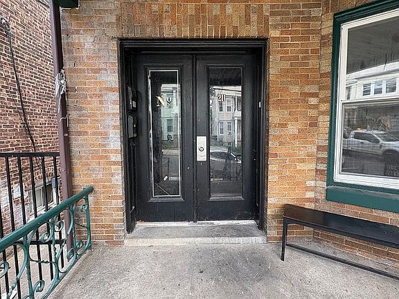 3rd image of 211 Grant Ave #1A