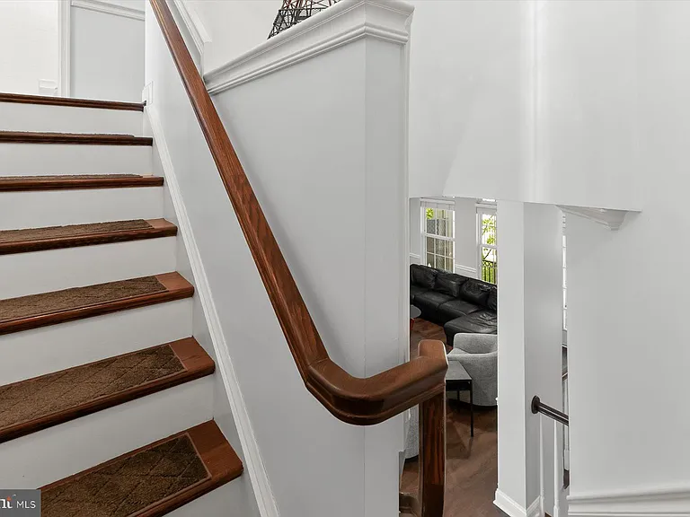 7207 Phelps Hill Ct — Photo 23