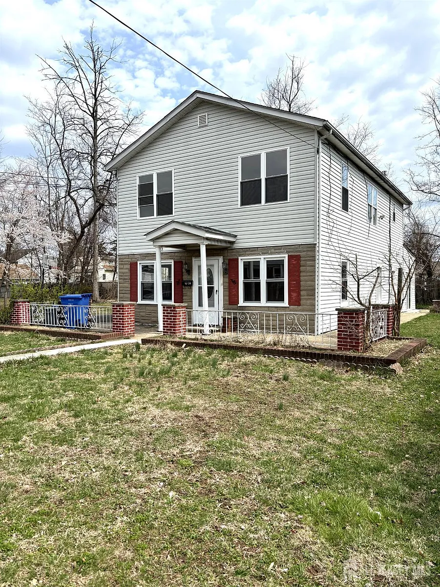 Building Photo - 210 2nd St
