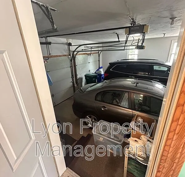 212 Tiffany St — Photo 13