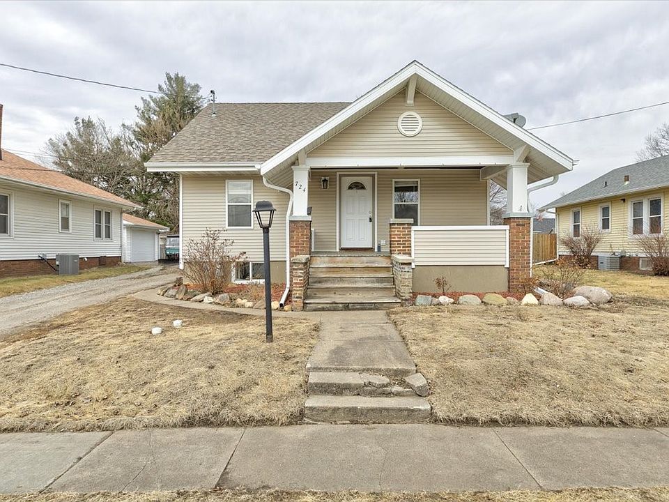 1st image of 724 S 4th Ave E