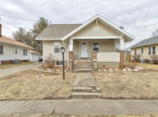 724 S 4th Ave E, Newton, IA 50208