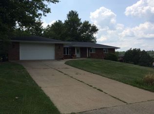 11341 Maple Grove Ct, Dubuque, IA 52003