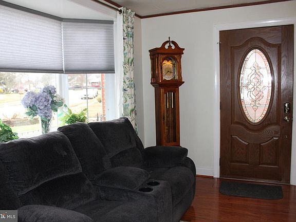 3rd image of 542 Michell St