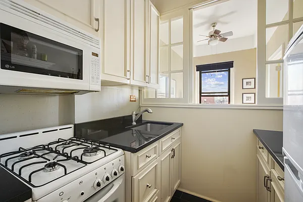 Sold by Oxford Property Group | media 5