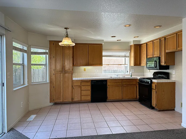 418 Kinsmill Ct — Photo 21