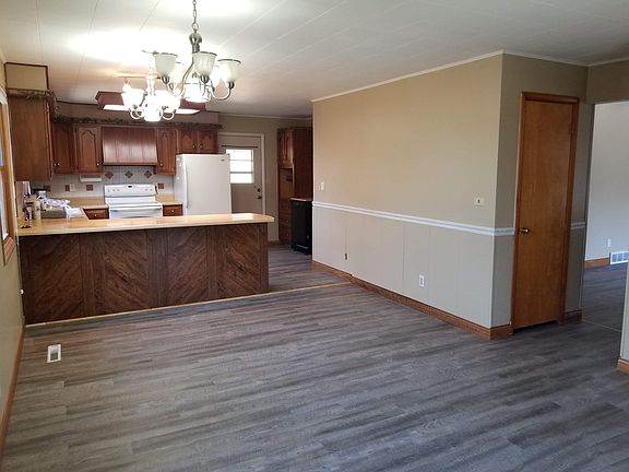 3rd image of 1106 Oakwood Dr