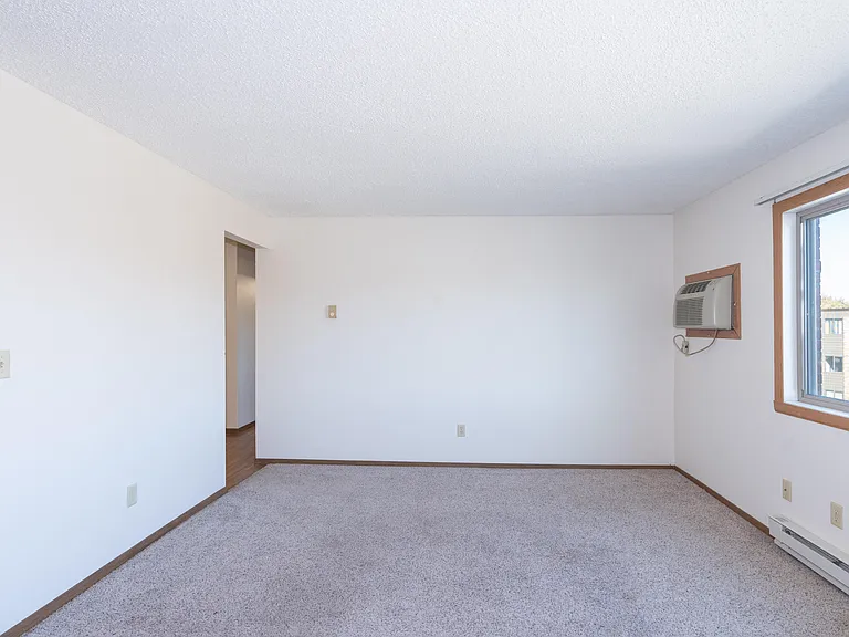 Fargo, ND Hartford Apartments | 11A | Living