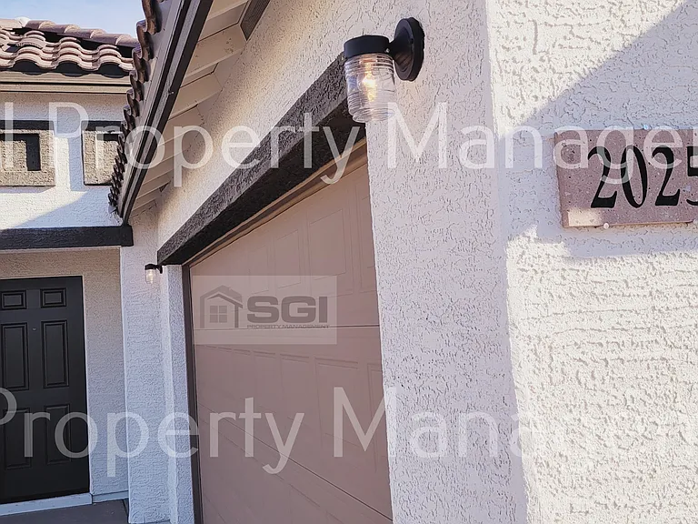 2025 E Velvet Pl — Photo 9