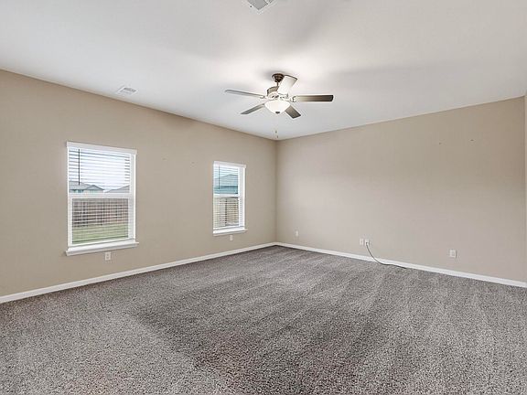 4th image of 305 Honeysuckle Ln