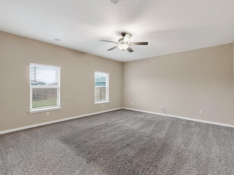 305 Honeysuckle Ln — Photo 4