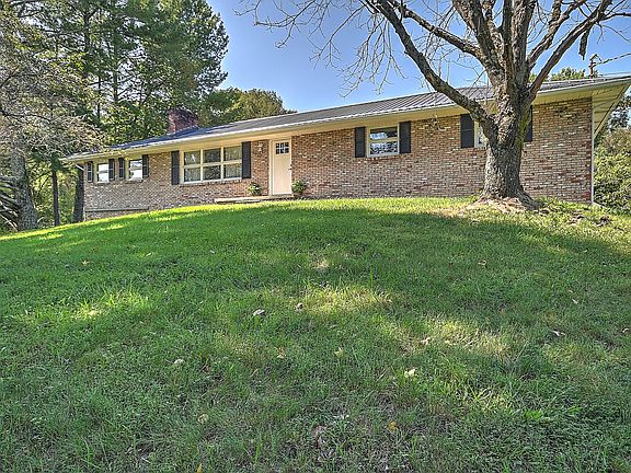 2nd image of 3810 Sullivan Gardens Dr