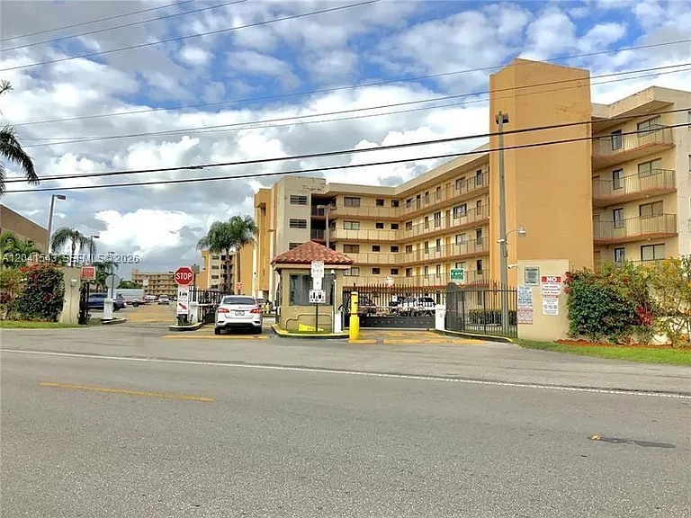 9915 W Okeechobee Rd #2404 — Photo 2