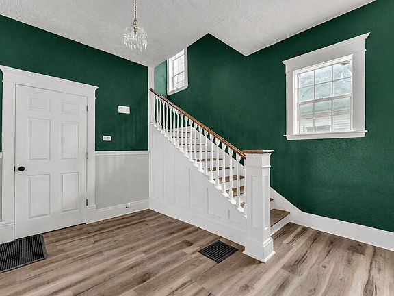 4th image of 1885 N Douglas Avenue
